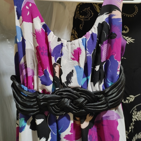 Semi formal dress - Picture 2 of 4